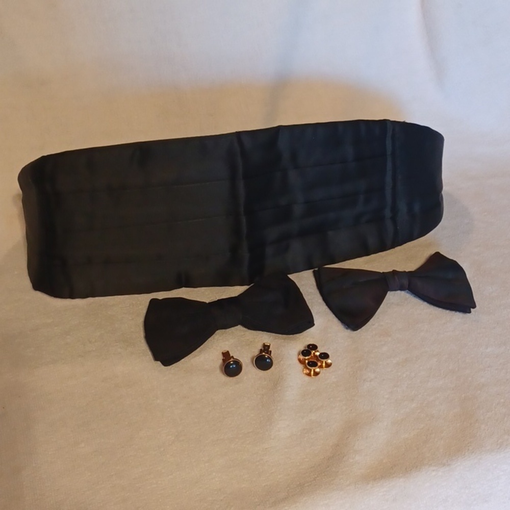 TALLIA Black Tuxedo Accessories Set Cummerbund 2 Ties Cuff Links Button Covers
